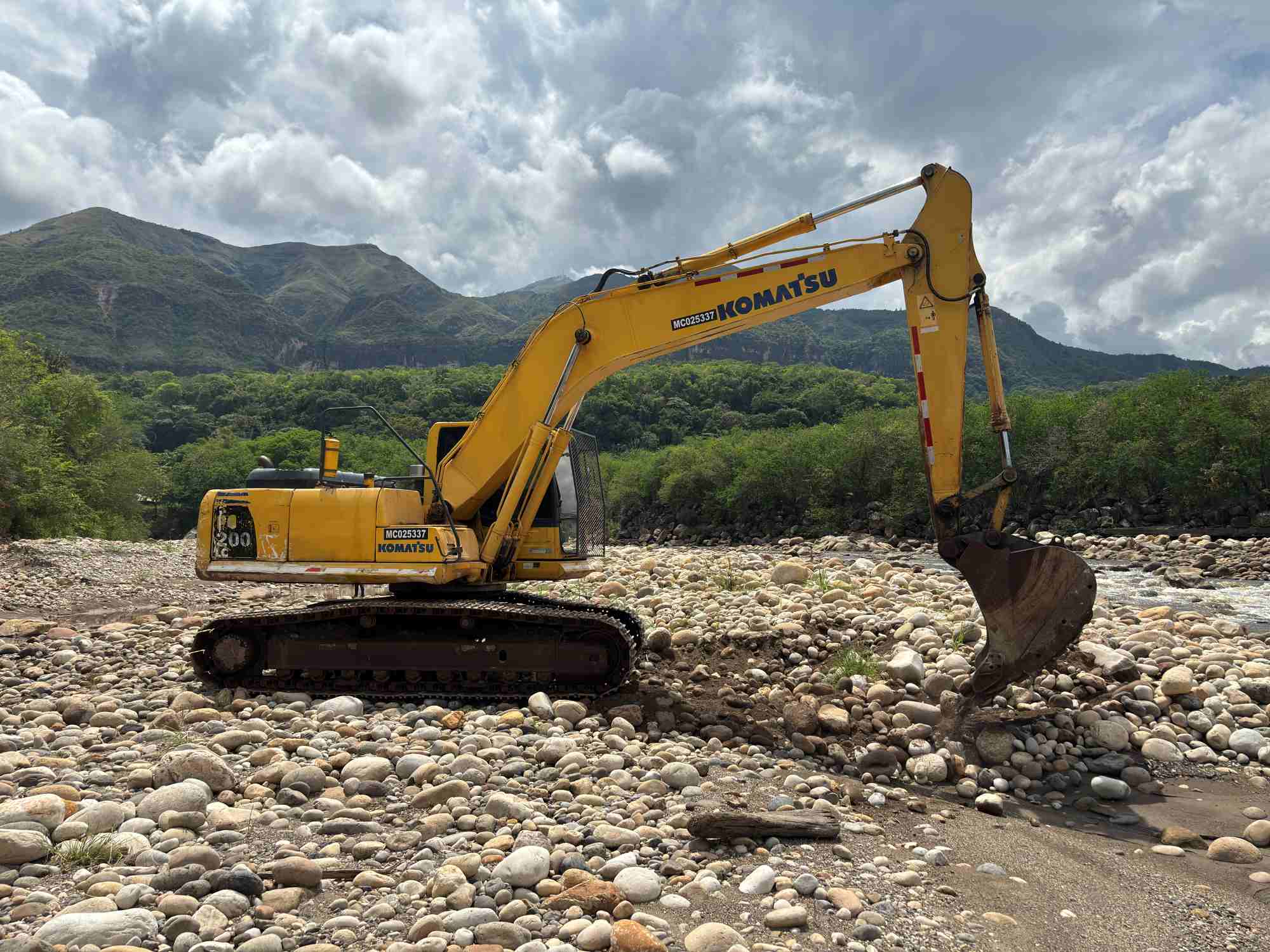 Excavadora Komatsu PC200LC-8