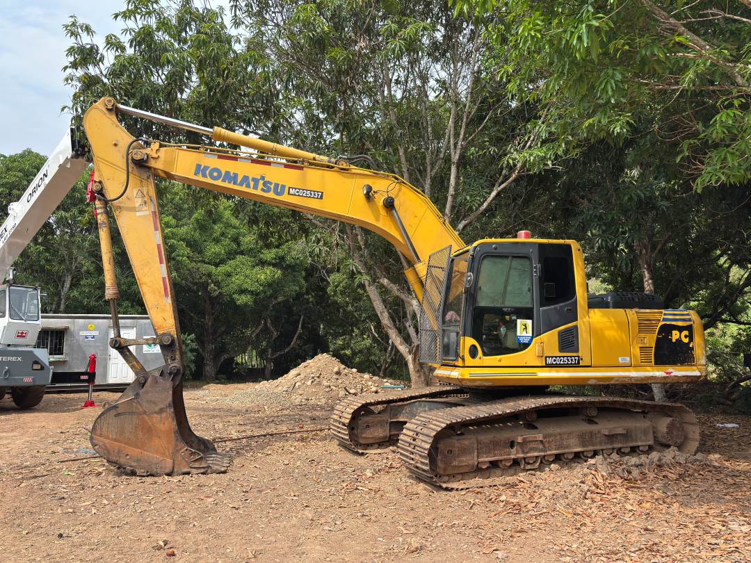 Excavadora Komatsu PC200LC-8 - Imagen 2